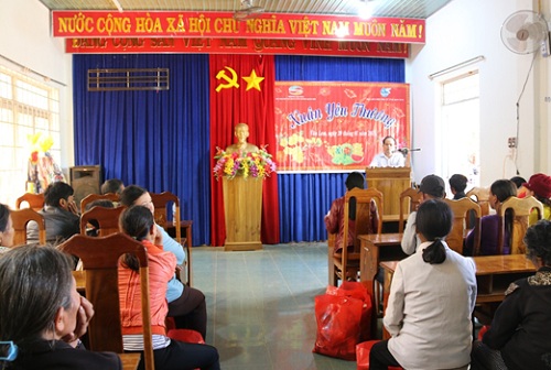 Thăm, chúc Tết các hộ gia đình chính sách xã Văn Lem, huyện Đăk Tô nhân dịp Tết Nguyên đán Kỷ Hợi năm 2019