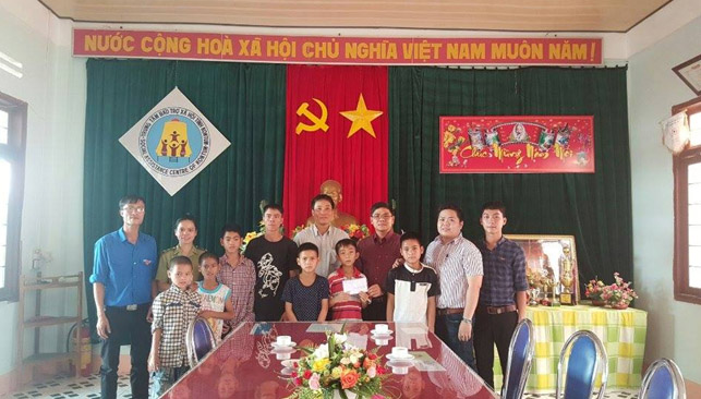 Ban chấp hành Chi đoàn Quỹ Bảo vệ và Phát triển rừng phối hợp cùng liên Chi đoàn cụm V tổ chức hoạt động thăm hỏi tặng quà cho các cháu thiếu niên, nhi đồng  tại Trung tâm Bảo trợ xã hội tỉnh Kon Tum